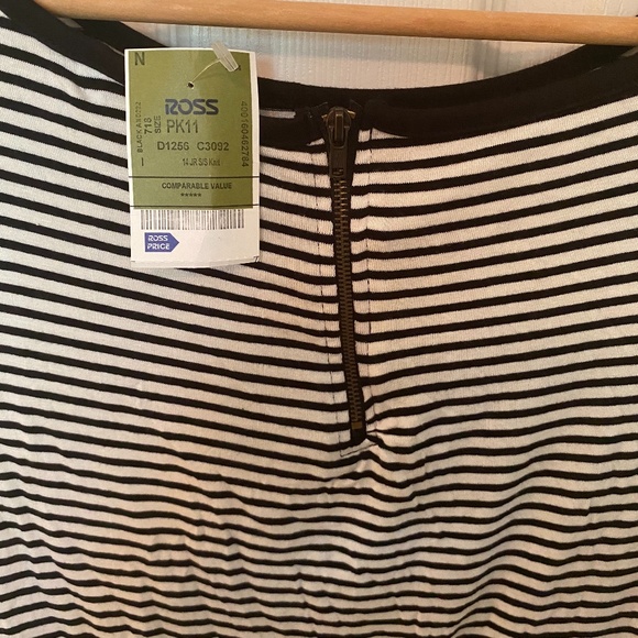 Zipper Back Striped Tee - Picture 6 of 6